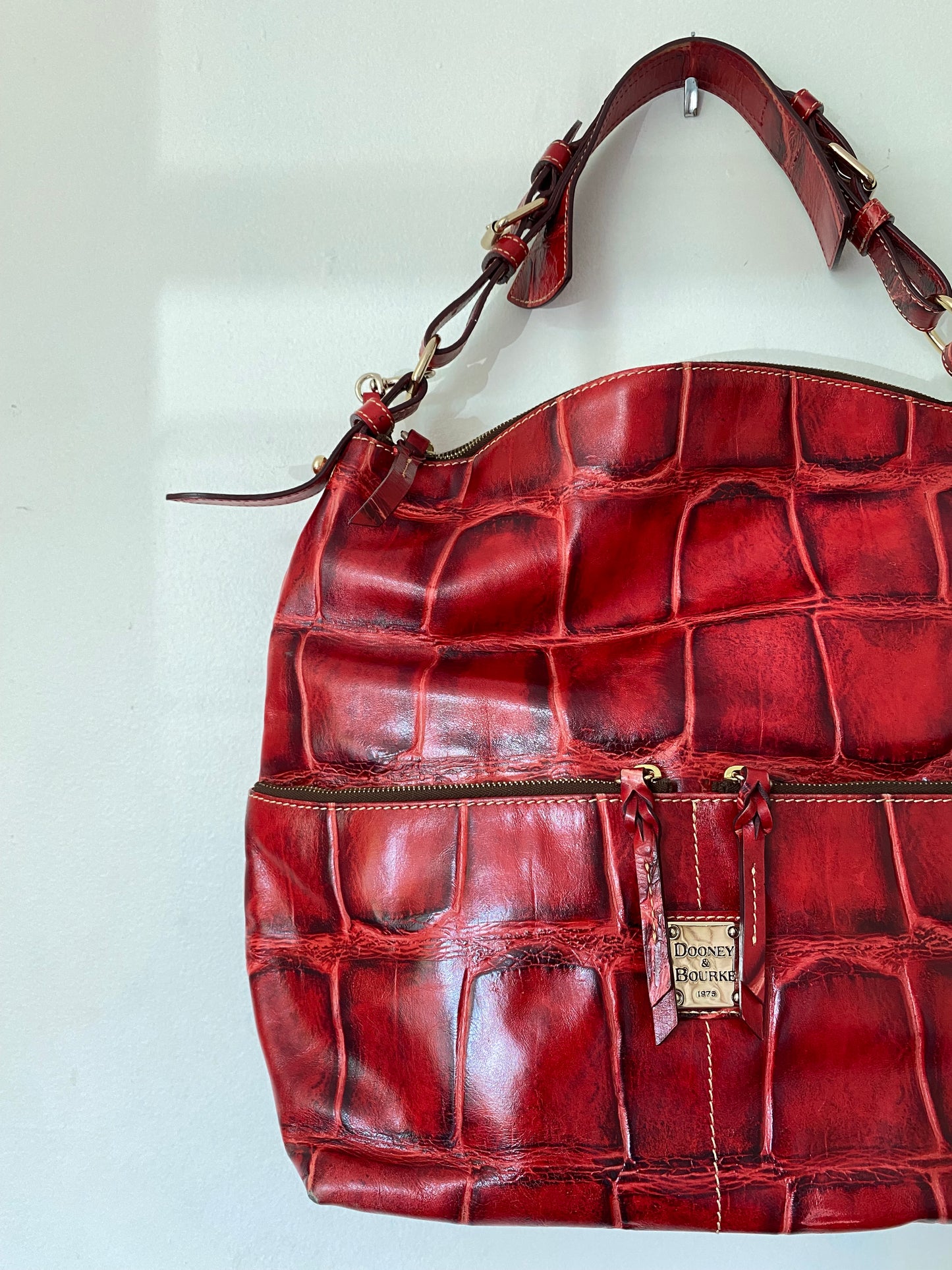 vintage Dooney & Bourke croc embossed shoulder bag